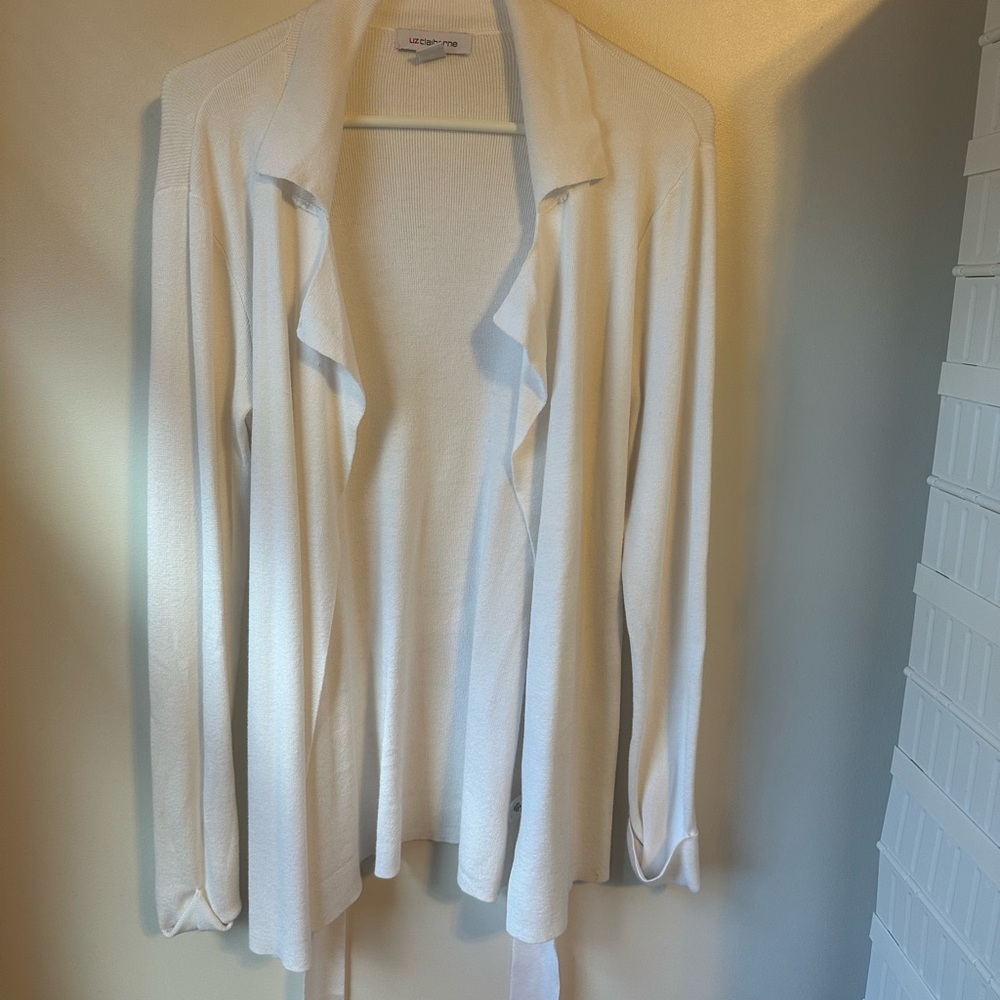 Liz Claiborne heavyโ duty white belted sweater small